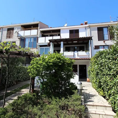 Irena Apartment *