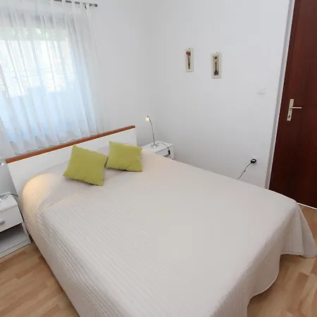 Irena Apartment Pula